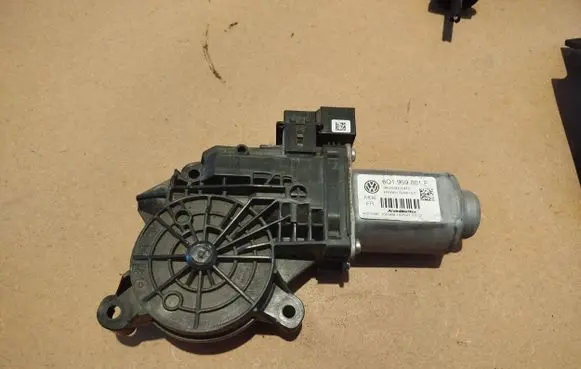 Skoda Roomster (5J) Front door window regulator motor 6Q1959801F 402156E SK258D2DRS