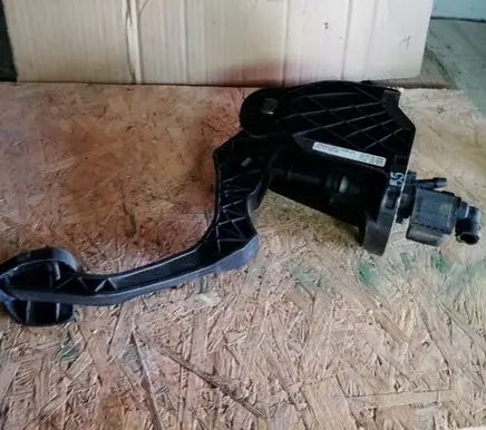 Clutch pedal