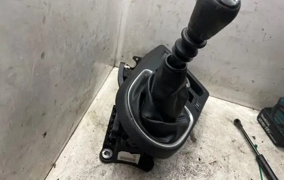 Nissan X-Trail T31 Gear shifter/selector JD500