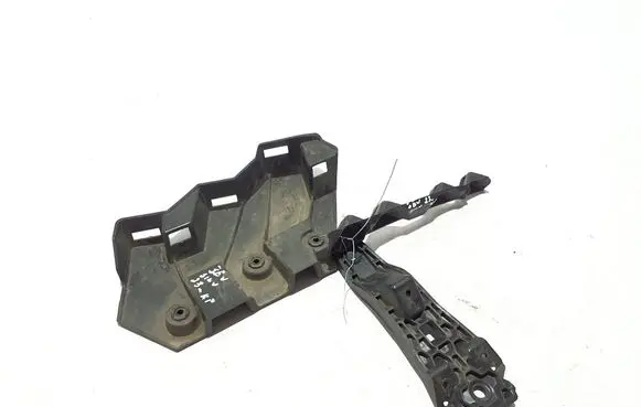 Chevrolet Silverado Headlight/headlamp mounting bracket 84877535