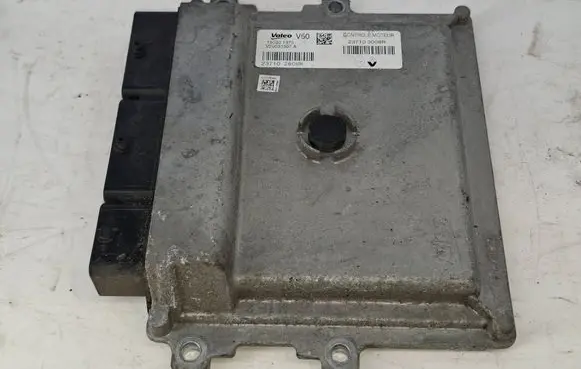 Dacia Logan II Engine control unit/module 237103008R 150301370 V29030397A