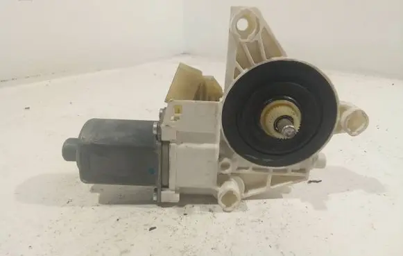 Mercedes-Benz ML W164 Front door window regulator motor A2518200742 997082102