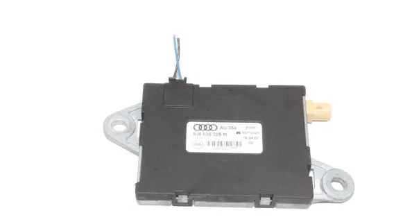 Audi TT TTS Mk2 Aerial antenna amplifier 8J8035225M