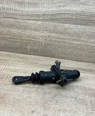 Opel Omega B1 Clutch master cylinder 90465488