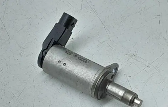 Audi A6 S6 C7 4G Camshaft vanos timing valve 06H103697B