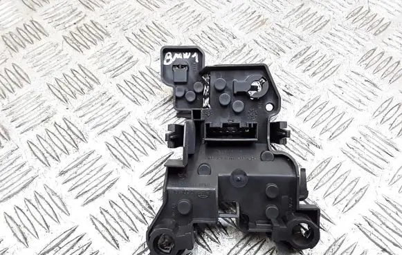 BMW 1 E81 E87 Tail light bulb cover holder 632171649719