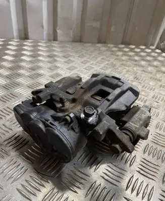 Toyota C-HR I Rear brake caliper AOV1CS RY5 72R