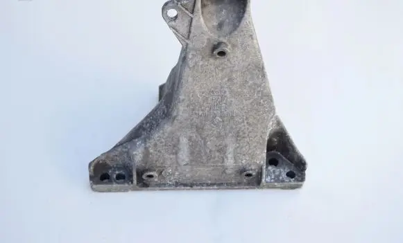 Audi A4 S4 B5 8D Engine mounting bracket 8D0199308F