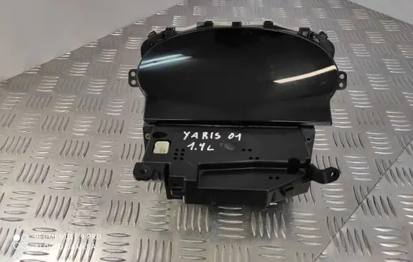 Toyota Yaris Speedometer (instrument cluster) 8380052610 4573000891