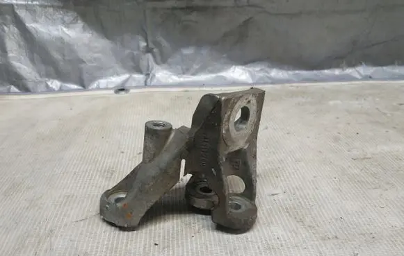 Audi A8 S8 D3 4E Gearbox mounting bracket 4E0399113AE