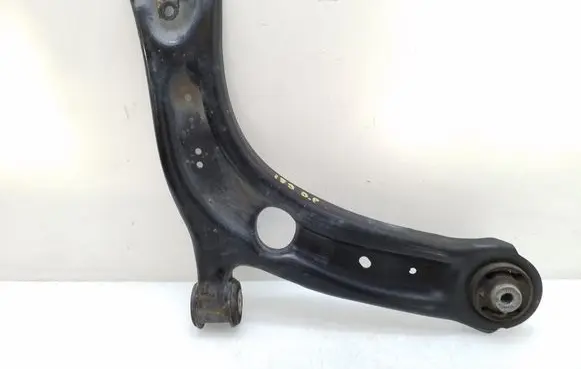 Volkswagen Touran III Front lower control arm/wishbone