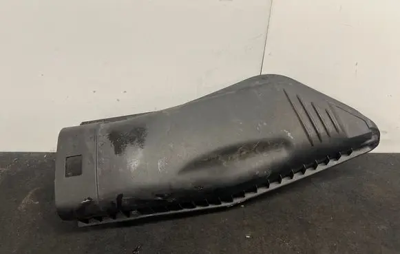 BMW 5 E60 E61 Air filter box cover 7789109