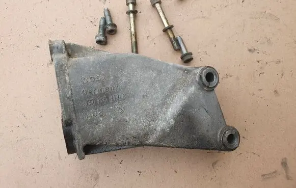 Volkswagen Golf II Supercharger 037145813C