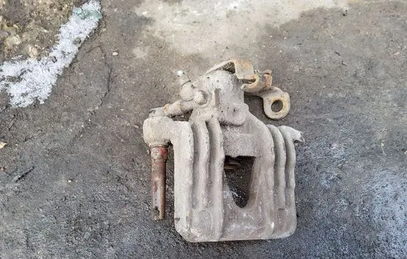 Opel Astra G Rear brake caliper