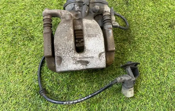Mercedes-Benz ML W166 Rear brake caliper A1665405709
