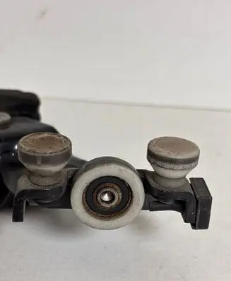 Volkswagen Caddy Sliding door middle roller runner 2K0843336A 1416B