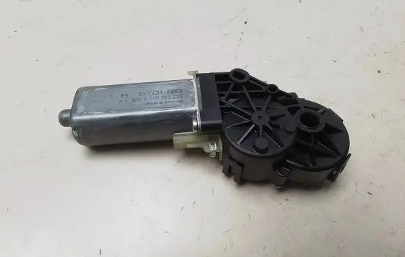 Volkswagen PASSAT B6 Seat adjustment motor 0390203225