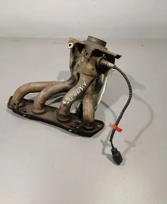 Toyota Avensis T270 Exhaust manifold