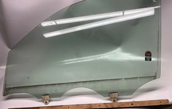 Nissan X-Trail T31 Front door window glass four-door