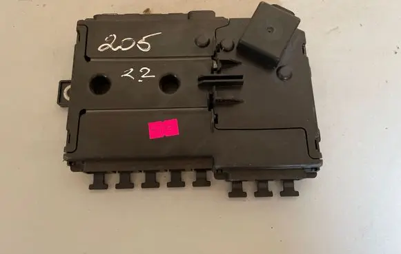 Mercedes-Benz C W205 Fuse module A2055402850