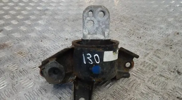 Hyundai i30 Engine mounting bracket