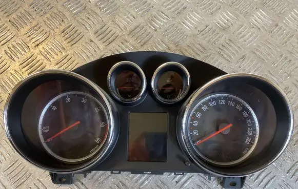 Speedometer (instrument cluster)