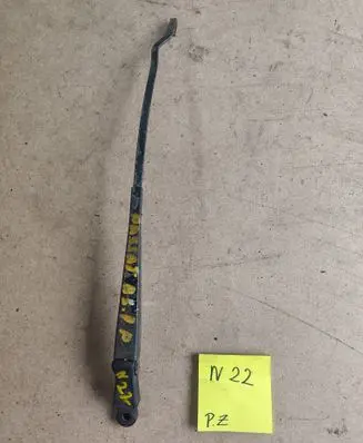 Volkswagen PASSAT B5 Front wiper blade arm 19479820
