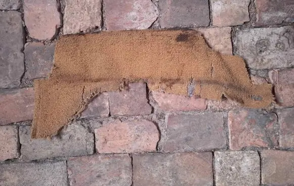 Mercedes-Benz W123 Rear floor carpet liner 3381