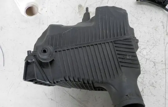Renault Megane II Air filter box 8200176558