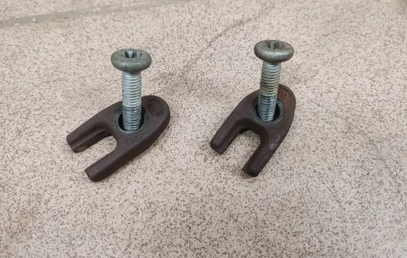 Nissan Note (E11) Fuel Injector clamp holder 