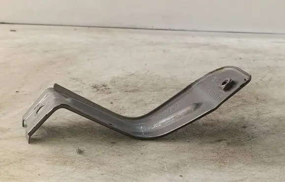 Fender mounting bracket