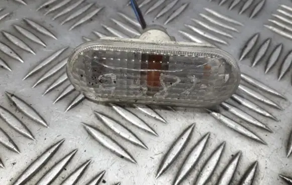 Ford Focus Front fender indicator light 4M5A13K309AA 4M5A-13K309-AA