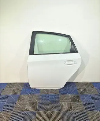 Toyota Prius (XW30) Rear door 