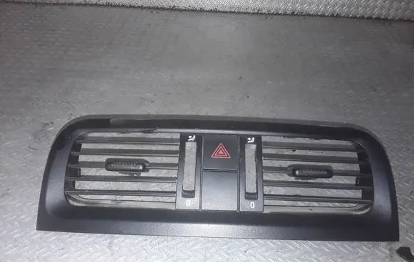 Skoda Roomster (5J) Dash center air vent grill 5J0820957