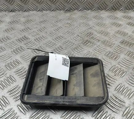 BMW X2 F39 Quarter panel pressure vent 9201647