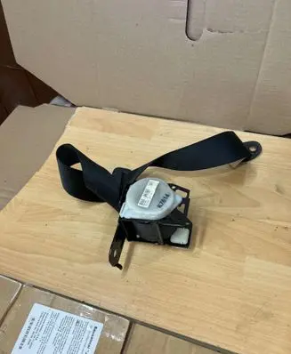 Toyota Corolla E140 E150 Middle seatbelt (rear) C7092 G0659