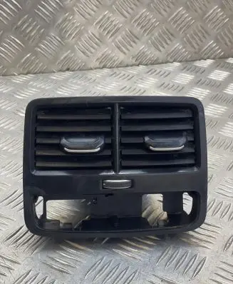 Rear air vent grill
