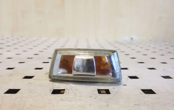 Front fender indicator light