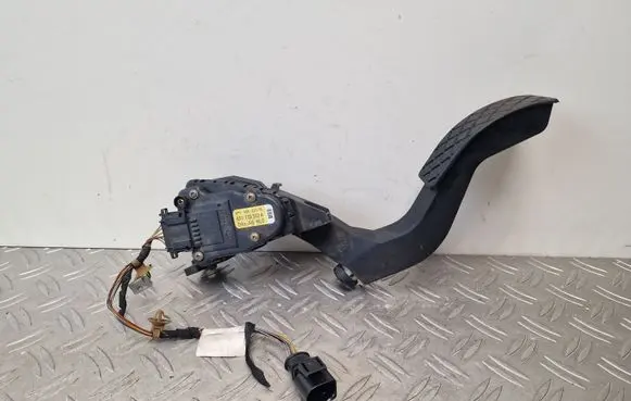 Audi A4 S4 B5 8D Accelerator throttle pedal 8D1723523A