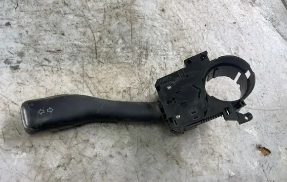 Volkswagen PASSAT B5.5 Indicator stalk 8l0953513