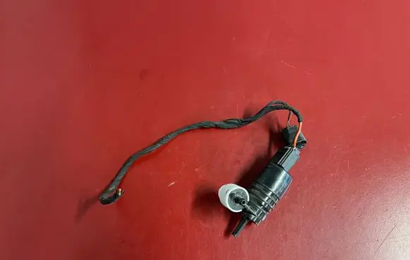 BMW X3 G01 Windscreen/windshield washer pump 7388349 6712738839