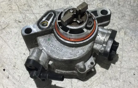Ford Courier Vacuum pump 9804021880 F009D02519