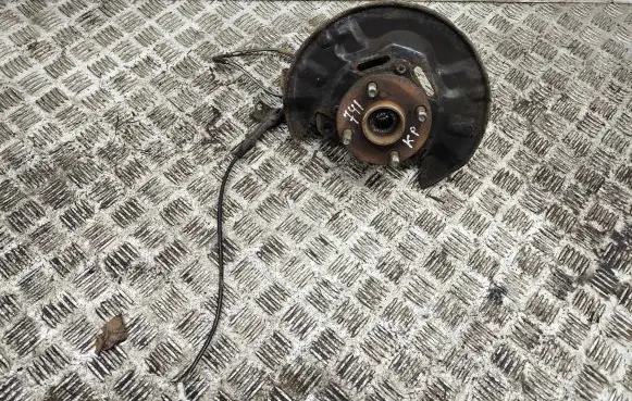 Toyota Corolla E120 E130 Front wheel hub