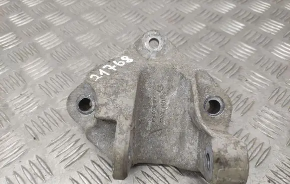 Nissan X-Trail T31 Engine mounting bracket F6044000