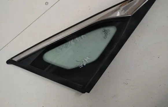 Honda Civic X Rear side window