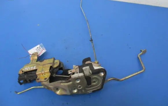 Hyundai Sonata Front door lock