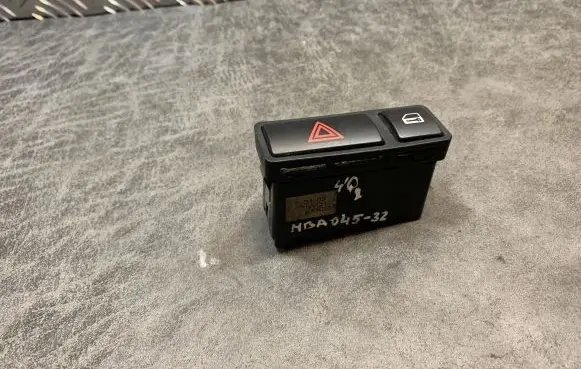 BMW X5 E53 Hazard light switch 8368920