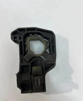 BMW 5 F10 F11 Radiator mount bracket 7575247