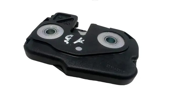 Nissan Leaf I (ZE0) Seat back rest lock catch 214071436