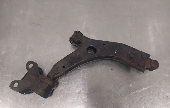 Ford Focus Front lower control arm/wishbone BV613A262AAA STA1412418